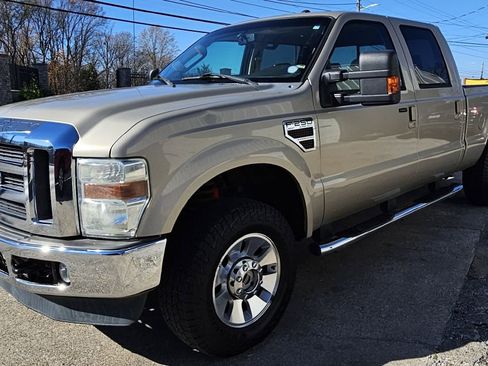 Used 2010 Ford F250 4x4 Crew Cab Super Duty image 3