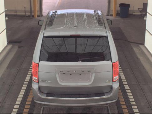 Used 2019 Dodge Grand Caravan SXT w/ Rear Park Assist Package image 7