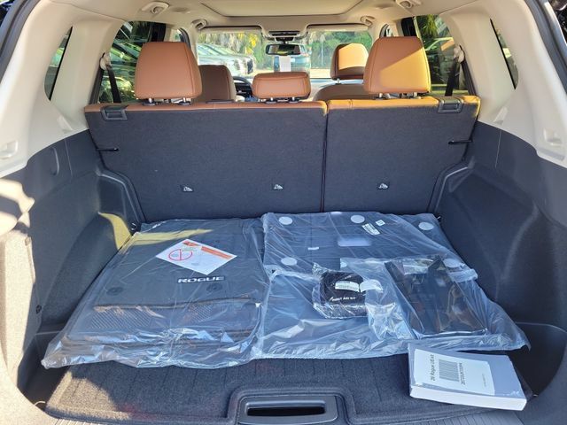 New 2026 Nissan Rogue Platinum w/ Platinum Premium Package AWD/4WD image 9