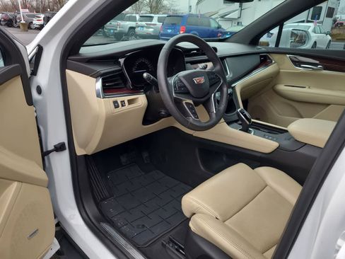 Used 2017 Cadillac XT5 Premium Luxury w/ Driver Assist Package image 10