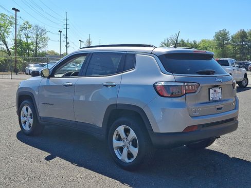 Used 2019 Jeep Compass Latitude w/ Popular Equipment Group AWD/4WD image 5