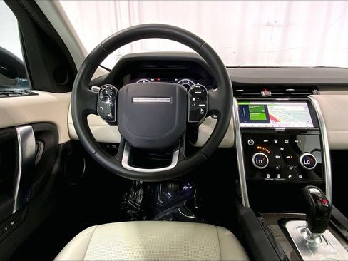 Used 2020 Land Rover Discovery Sport SE AWD/4WD image 4