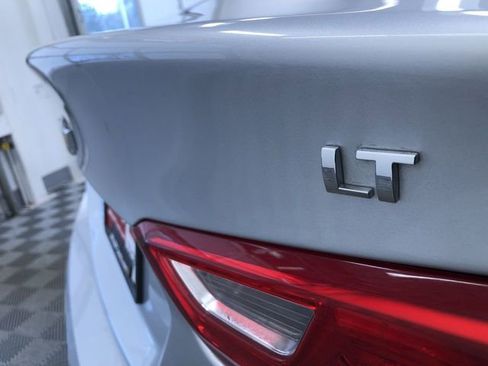 Used 2018 Chevrolet Malibu LT w/ Driver Confidence Package image 16