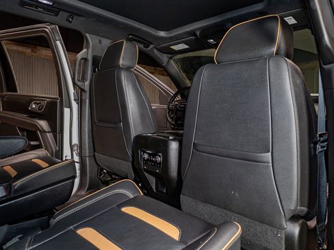 Used 2023 GMC Yukon XL AT4 image 25