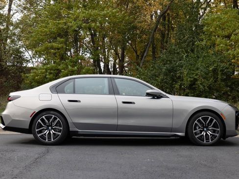 Used 2024 BMW 760i xDrive w/ Premium Package 2 image 4