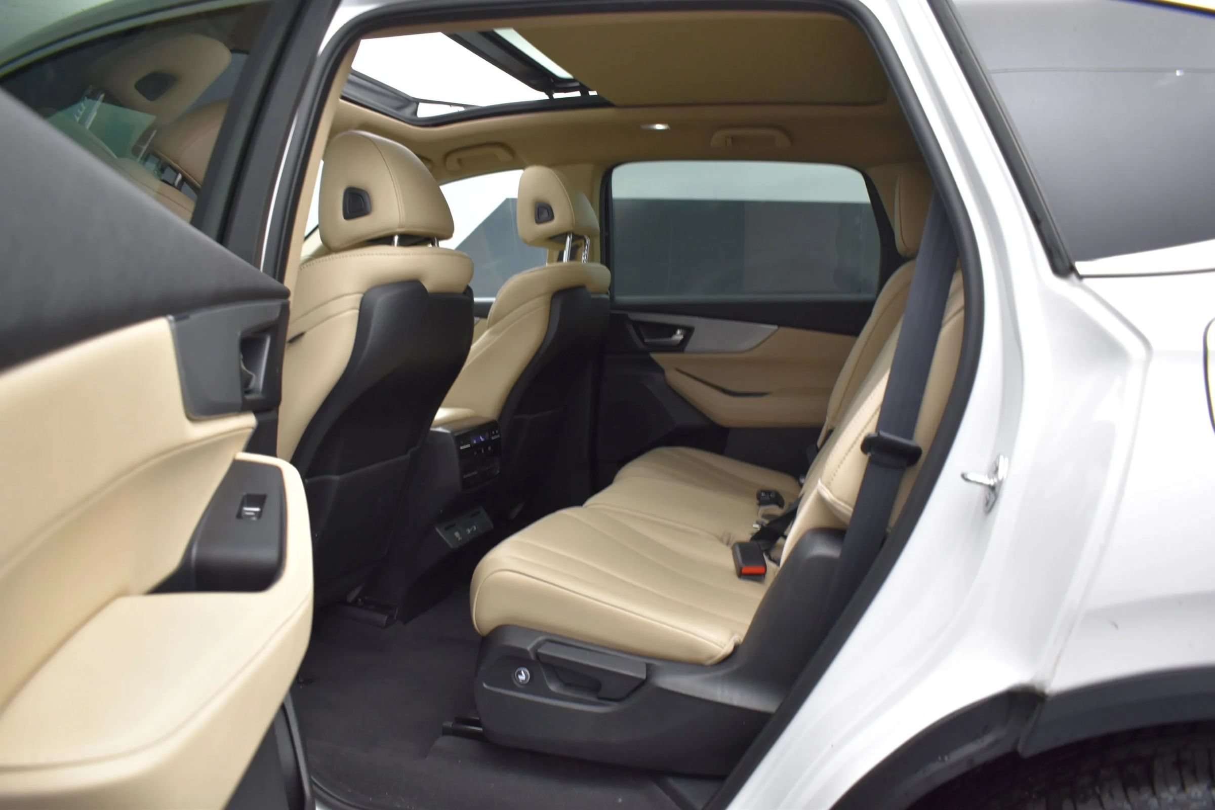 Used 2023 Acura MDX SH-AWD image 15