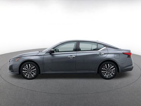 Used 2025 Nissan Altima 2.5 SV FWD image 4