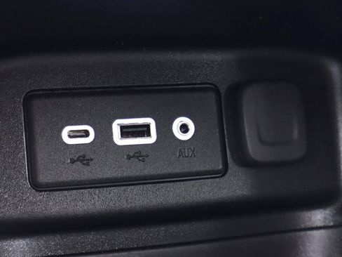 Used 2021 Chevrolet Equinox LT image 22