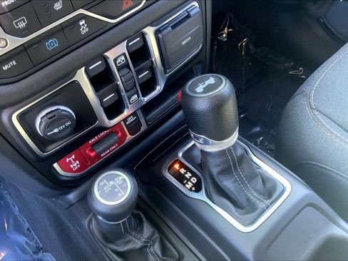 Used 2024 Jeep Wrangler Unlimited AWD/4WD image 16