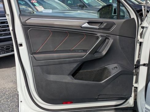 Used 2024 Volkswagen Tiguan SE image 2