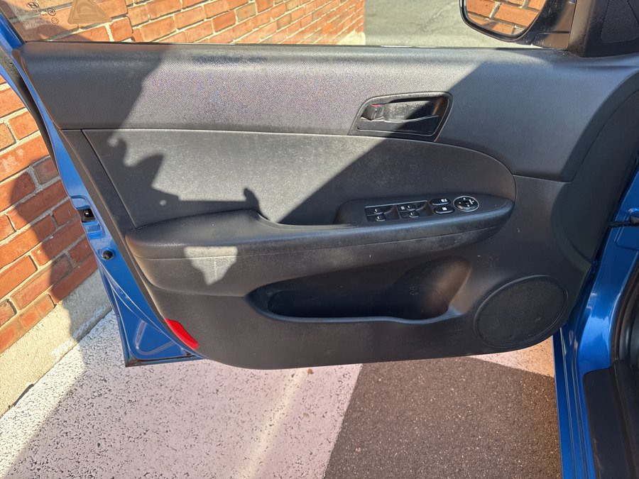 Used 2012 Hyundai Elantra GLS FWD image 30