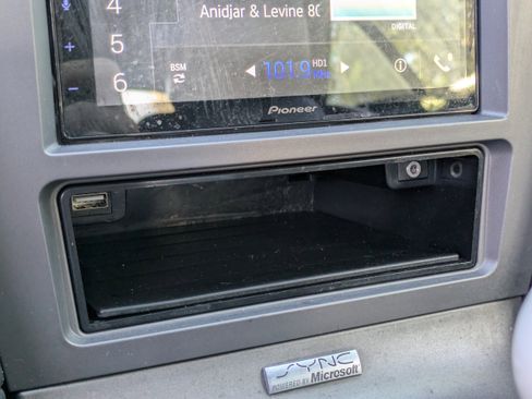 Used 2010 Ford Mustang GT Premium image 25