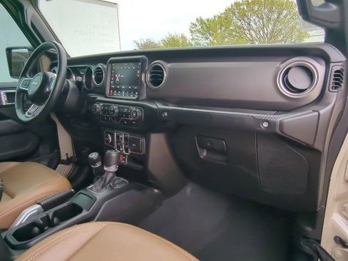 Used 2022 Jeep Gladiator Rubicon w/ LED Lighting Group image 23