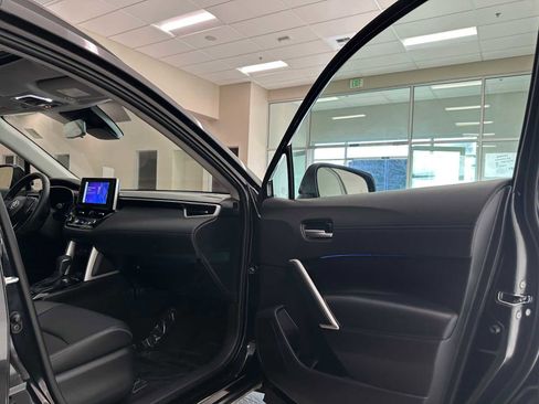 Certified 2024 Toyota Corolla Cross XLE image 29