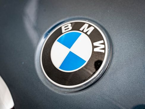 Used 2023 BMW 540i xDrive image 3