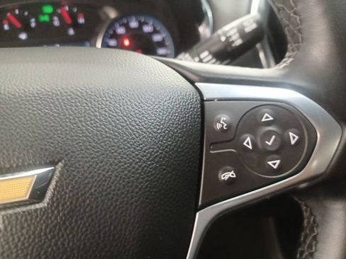 Used 2023 Chevrolet Traverse LT FWD image 23