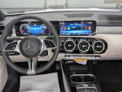 Certified 2026 Mercedes-Benz CLA 250 4MATIC image 5