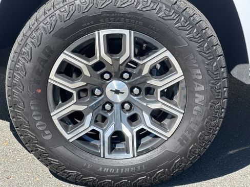 Used 2024 Chevrolet Colorado Z71 w/ Z71 Convenience Package 2 image 43