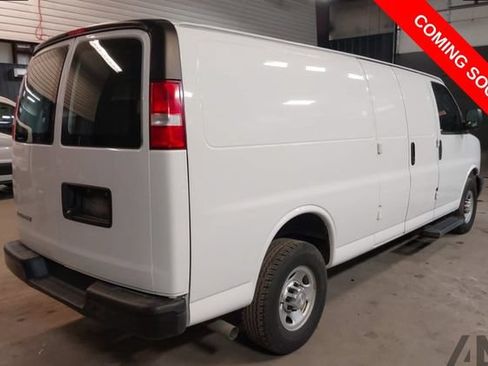 Used 2017 Chevrolet Express 3500 Extended RWD image 4