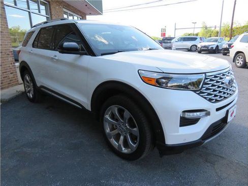 Used 2020 Ford Explorer Platinum w/ Premium Technology Package AWD/4WD image 18