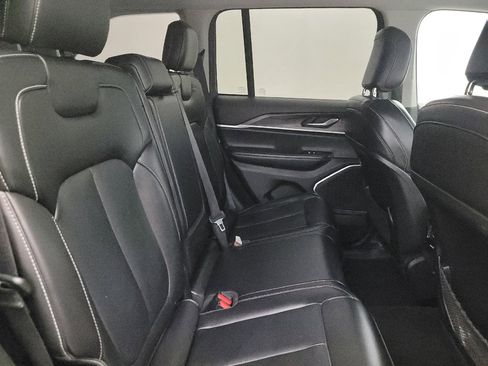 Used 2022 Jeep Grand Cherokee Limited AWD/4WD image 19