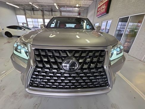 Used 2021 Lexus GX 460 Premium w/ Premium Package AWD/4WD image 2