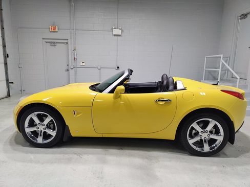 Used 2008 Pontiac Solstice GXP w/ Premium Package RWD image 17