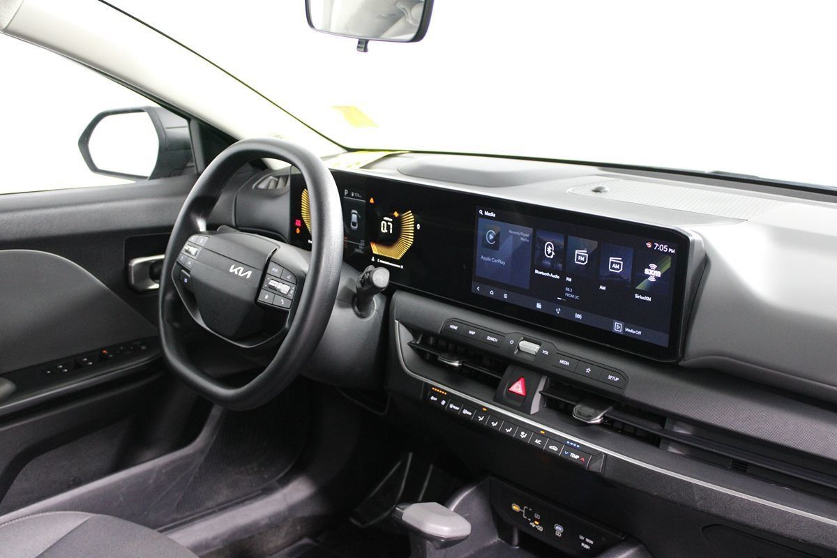 Used 2025 Kia K4 FWD image 20