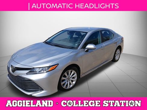 Used 2020 Toyota Camry LE image 6