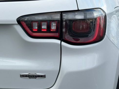 Used 2025 Jeep Compass Latitude image 16