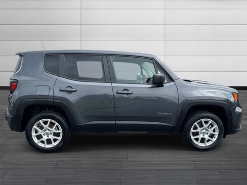Used 2023 Jeep Renegade Latitude AWD/4WD image 3