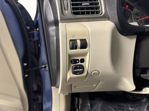 Used 2010 Subaru Impreza 2.5i AWD/4WD image 11