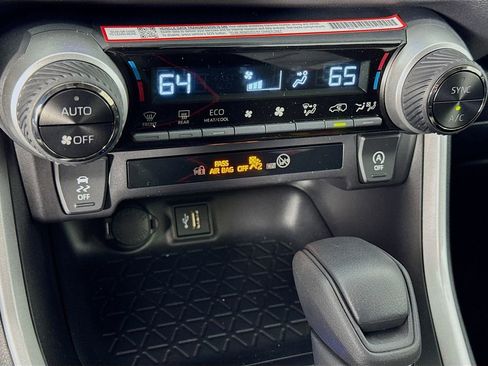 Used 2025 Toyota RAV4 XLE AWD/4WD image 20