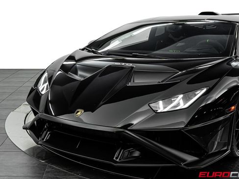 Used 2022 Lamborghini Huracan STO RWD image 13