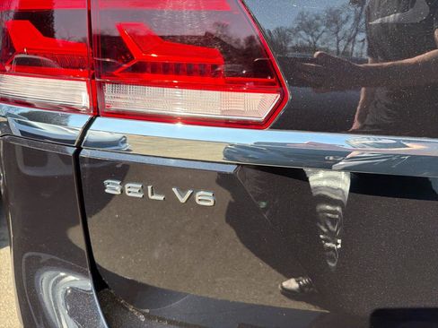 Used 2022 Volkswagen Atlas SEL R-Line image 9