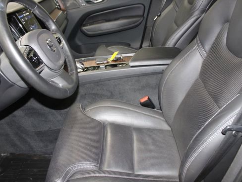 Used 2023 Volvo XC60 B6 Ultimate image 12