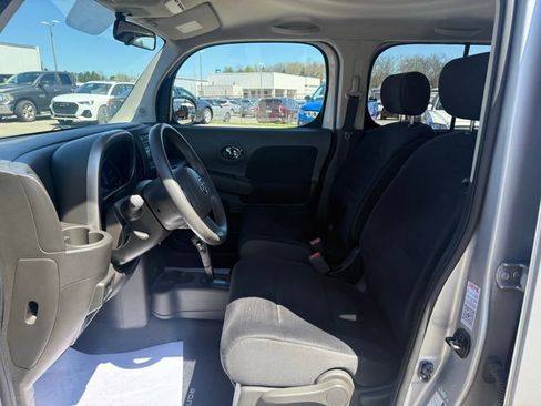 Used 2010 Nissan Cube 1.8 S w/ Interior Designer Pkg FWD image 10