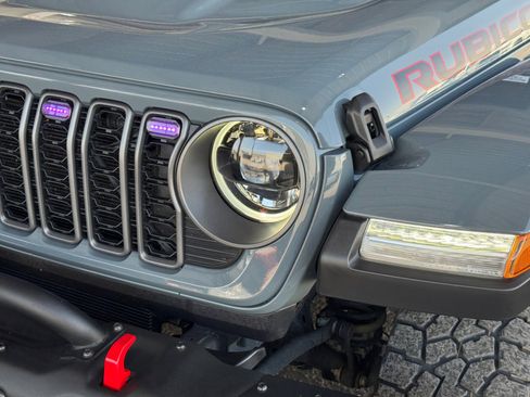 Used 2025 Jeep Gladiator Rubicon w/ Steel Bumper Group AWD/4WD image 26