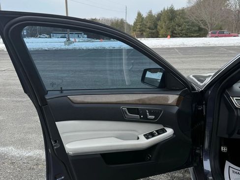 Used 2016 Mercedes-Benz E 350 Sedan image 9