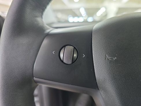 Used 2022 Tesla Model Y Long Range image 20