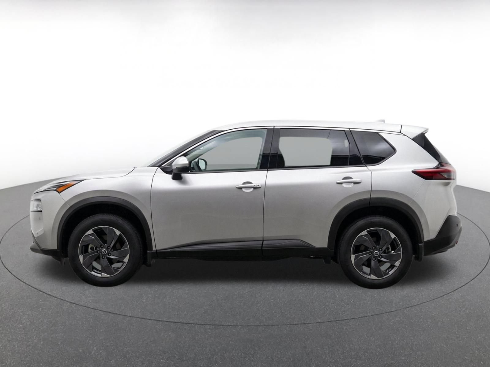 Used 2025 Nissan Rogue SV AWD/4WD image 4