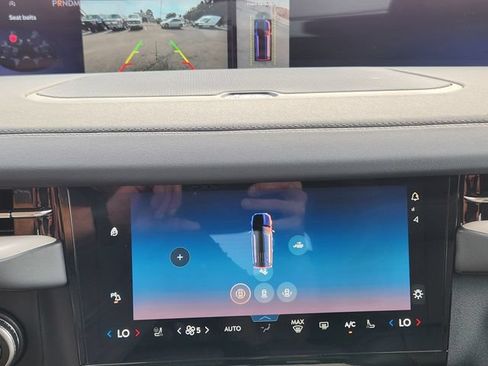 New 2027 Lincoln Navigator Premiere AWD/4WD image 20