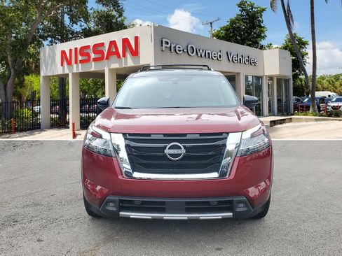 Certified 2023 Nissan Pathfinder SL image 2