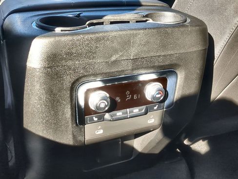 Used 2023 GMC Yukon XL SLT w/ SLT Premium Package image 22