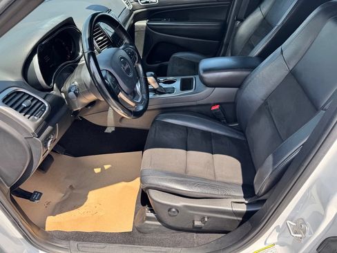 Used 2021 Jeep Grand Cherokee Laredo X AWD/4WD image 11