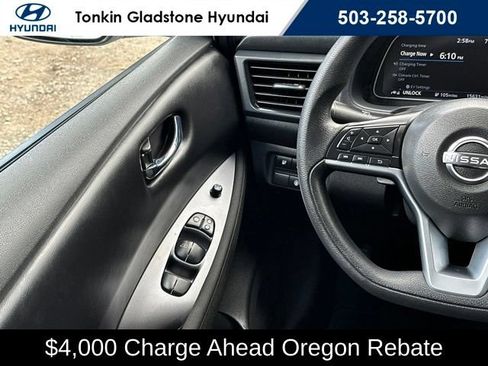Used 2025 Nissan Leaf S FWD image 25