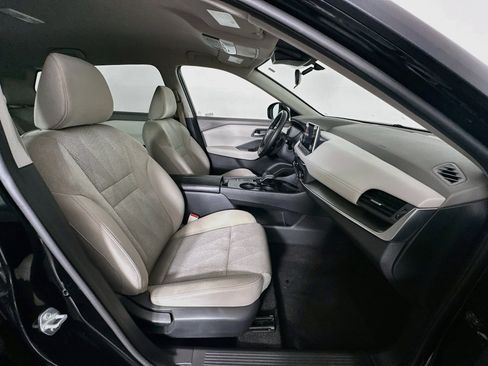 Used 2025 Nissan Rogue SV FWD image 32