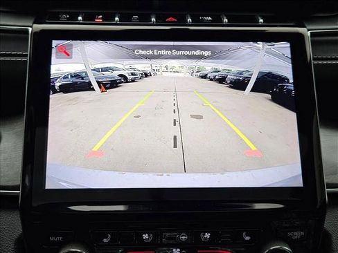Used 2022 Jeep Grand Cherokee L Overland w/ Luxury Tech Group IV AWD/4WD image 12