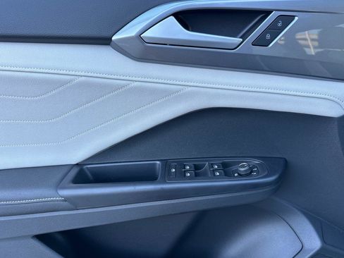 New 2026 Volkswagen Taos SEL image 10