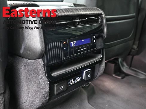 Used 2024 Jeep Wagoneer L Series II RWD image 24